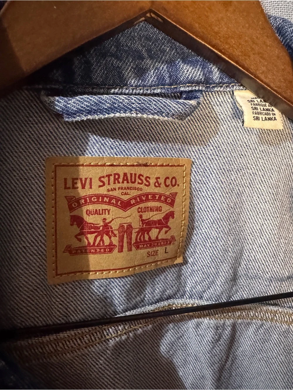 Levi's Light Blue Denim Trucker Jacket - Picture 3 of 5